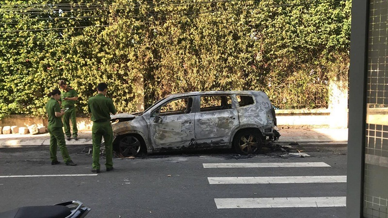 Sự thật đằng sau vụ đốt xe ô tô tiền tỷ tại trung tâm thành phố Nha Trang